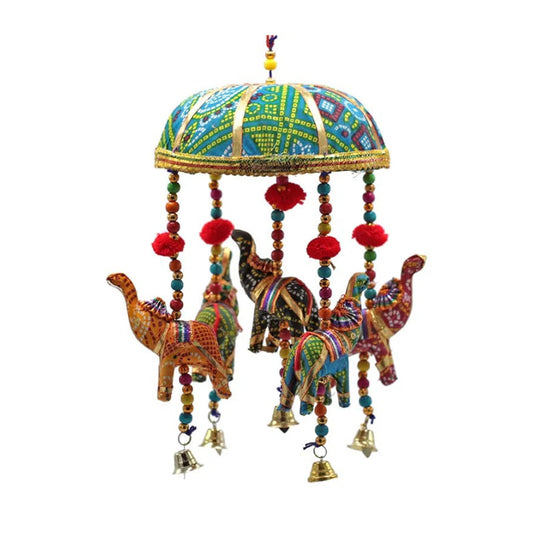 Mobile 'Manège 5 éléphants', fait en bois colorés avec clochette en métal. 38 x 15 cm - 110 gr.