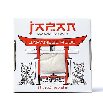 Sel de bain du Japon, boîte de 450 grammes. 6 parfums au choix : Ginseng, thé vert, rose du Japon, jasmin, lotus, algues marines, sakura. Soulage les douleurs musculaires, détoxifie la peau et apaise, vrai expérience de soin incomparable !