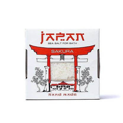 Sel de bain du Japon, boîte de 450 grammes. 6 parfums au choix : Ginseng, thé vert, rose du Japon, jasmin, lotus, algues marines, sakura. Soulage les douleurs musculaires, détoxifie la peau et apaise, vrai expérience de soin incomparable !