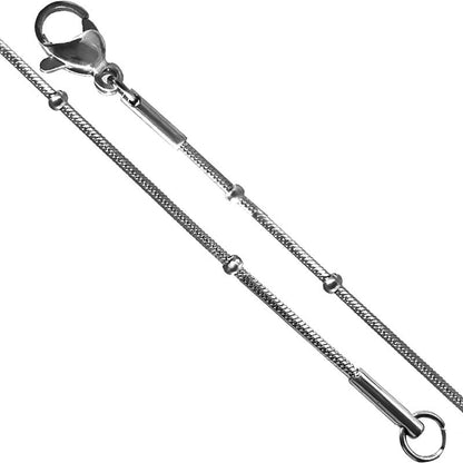 2 modèles de chaînettes à mailles 'serpent', avec billes fantaisies. Fait en acier inoxydable, doré 45 cm ou argenté 50 centimètres de longueur. Très bonne qualité, modèle 'ultra sécurisé' !