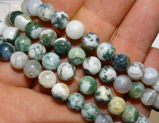 Agate Mousse 'Lichen', perles rondes de 6 ou 8 mm, vendu en fil de perle 40cm, ou bracelet de 17 à 21cm ou collier de 45 ou sautoir de 60cm. Superbes perles aux reflets verdâtres !