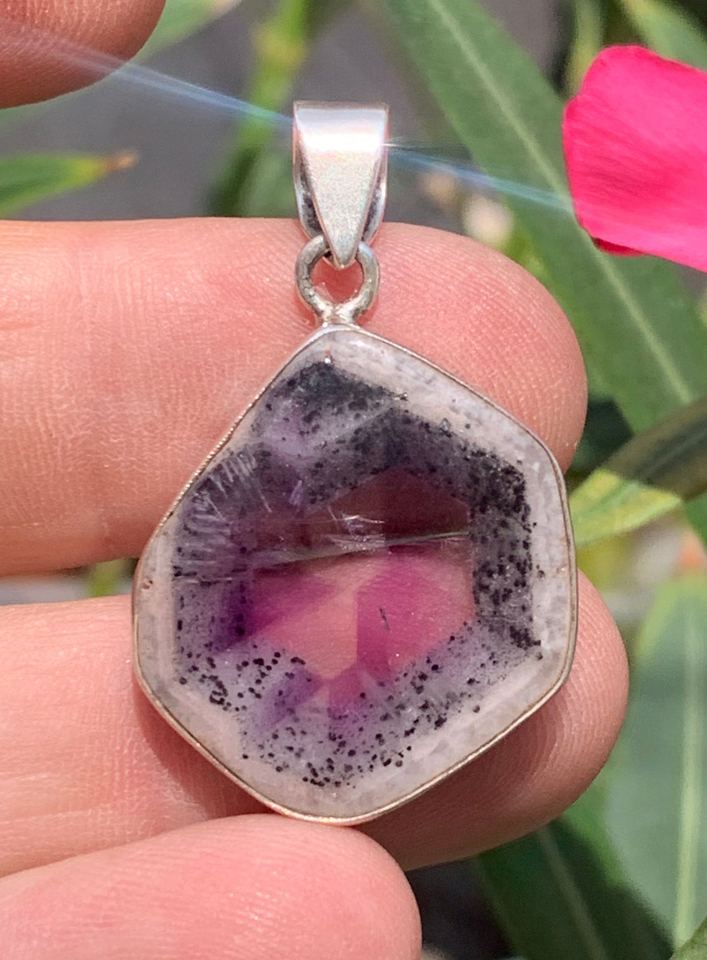 Améthyste 'super 7/ super seven', pendentif en Argent de 40mm x 25 x 6 - Avec cordon noir réglable offert