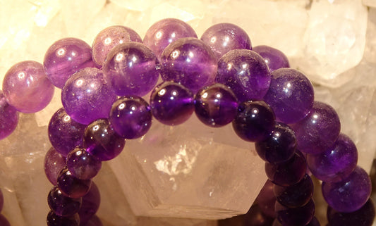 Améthyste, perles rondes 6, 8 ou 10 mm • Fil de 38/39 cm • Bracelet 17 à 21 cm • Collier 45 cm • Sautoir 60 cm. Qualité AA à AAA – Superbe qualité !