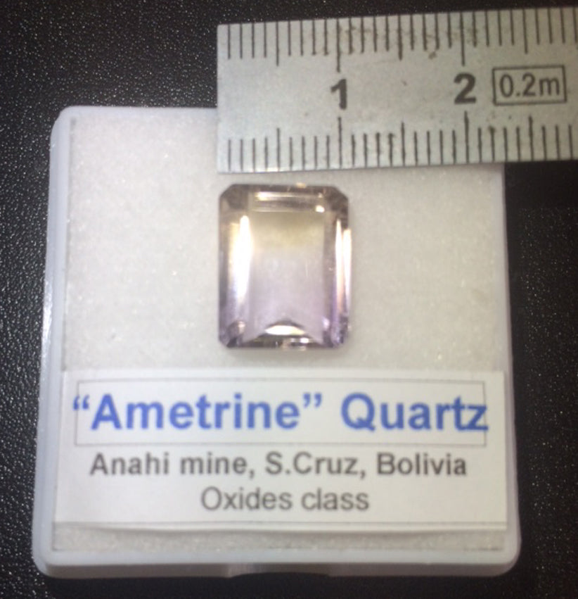 Ametrine, pierre taillée de 13mm x10 x7 - 7 carats. Magnifiques reflets bi-couleurs, parfait en bijouterie, collection ,exposition...