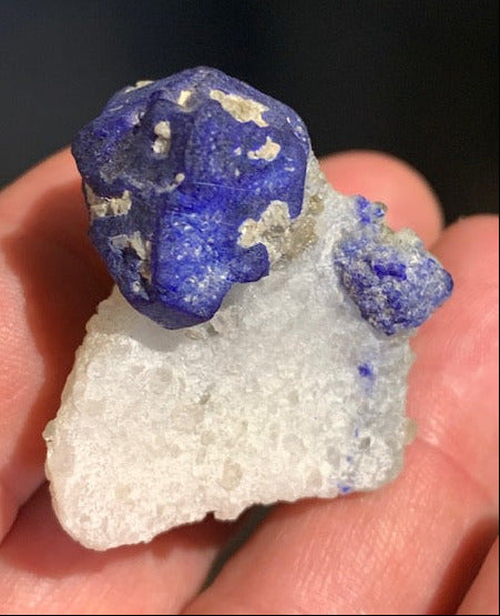 Azurite sur quartz avec traces de pyrite
