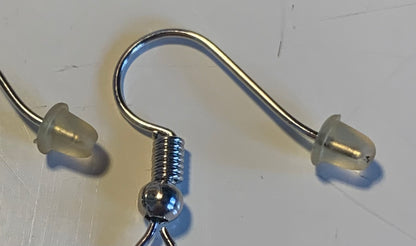 Boucles d'oreilles en Ambre, qualité A à AA, montées par "Gem & Zen". Vendu en finition Argent, laiton ton Argent ou doré + options pour des choix de montures, parfait !