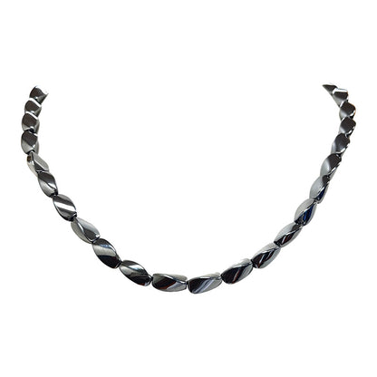Hématite, perles 'Twist' de 6x8 mm, vendu en fil de perle, en bracelet de 17 à 21 cm, ou en collier de 42 cm. 3 finitions au choix pour le fermoir (Argent, maiton doré ou argenté) !