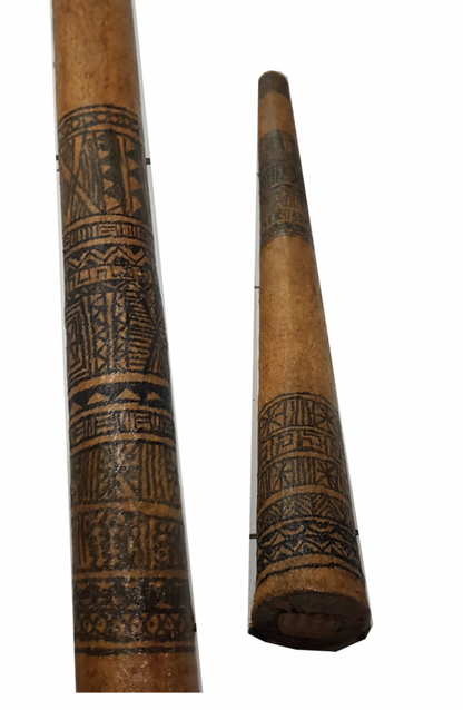 Bâtons de pluie fait en bois d'acajou avec décoration Maoris - 3 tailles au choix : 75, 100 ou 150 cm