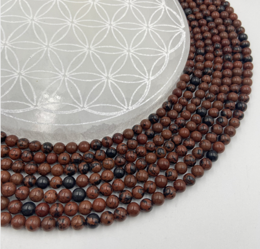 Obsidienne Acajou, perles rondes de 6 ou 8 mm. Vendu en fil de perle 38/39 cm, en bracelet de 17 à 21cm, en collier de 45 ou sautoir de 60cm. Qualité AA à AAA, superbes perles !