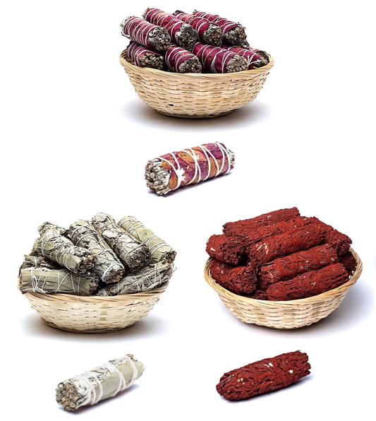 Sélection de sauge blanche vendu en smudge (bouquet) de 25/ 30 gr. ou en pack de 24 smudges. 3 parfums au choix : 100% naturel - Sang de dragon - Rose. Parfait !