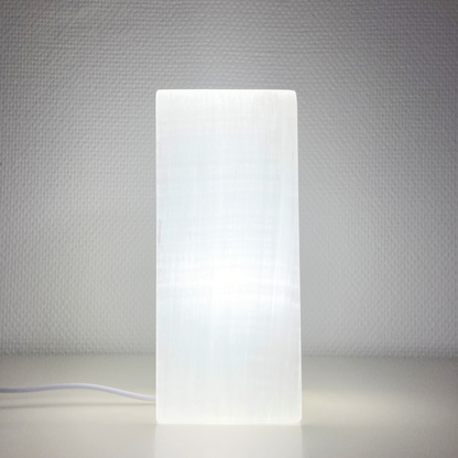 Lampe en Sélénite – formes rondes, carrées ou monolithes (20 à 40 cm), livrée avec cordon et ampoule !