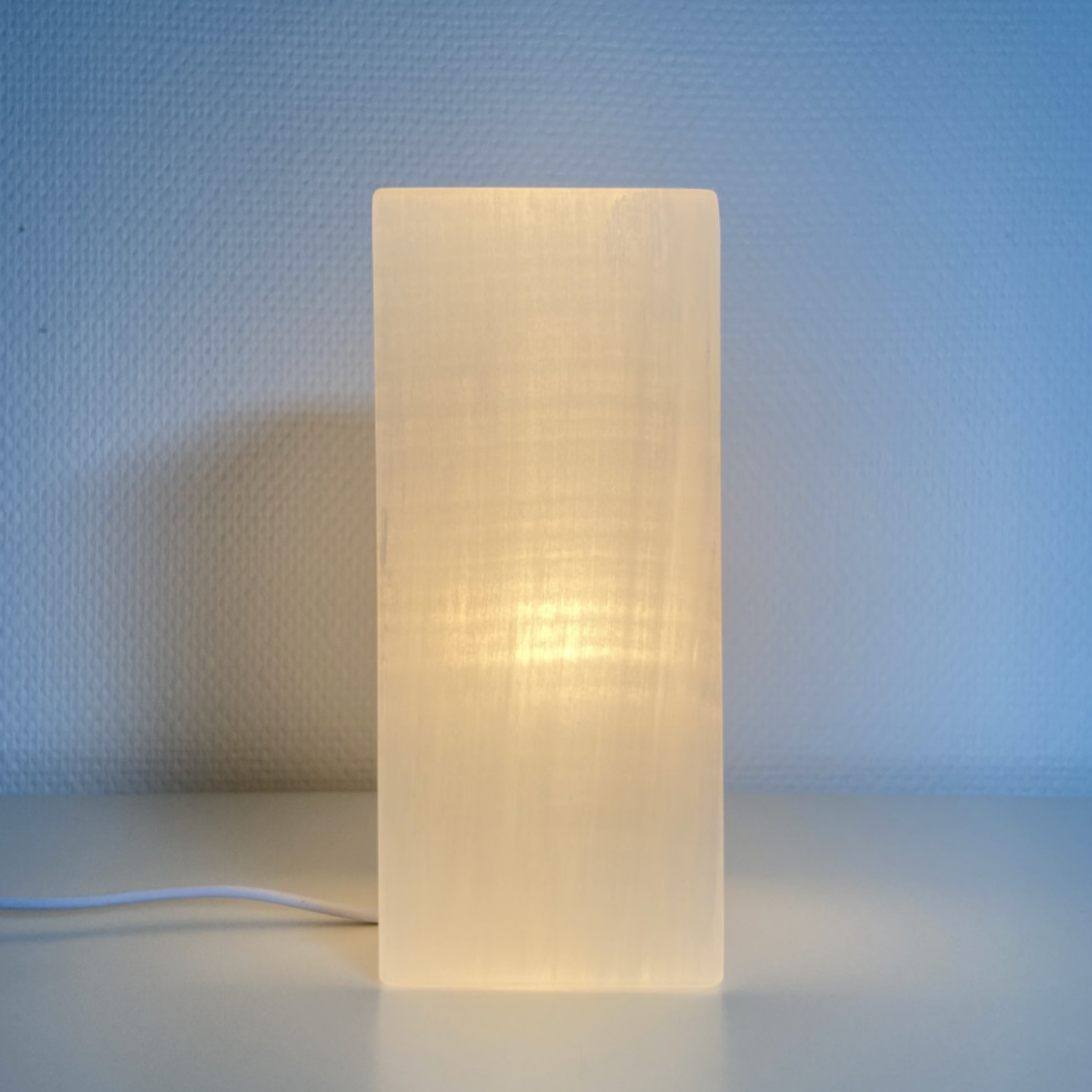 Lampe en Sélénite – formes rondes, carrées ou monolithes (20 à 40 cm), livrée avec cordon et ampoule !