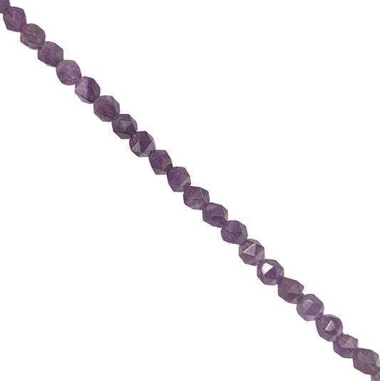 Perles 'Icosaèdres' de 6 mm en Améthyste. Option de vente en : fil de perles 38/39 cm, en bracelet de 17 à 21cm, en collier de 45 ou sautoir de 60cm. Qualité AA à AAA !