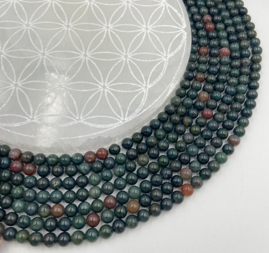 Jaspe Héliotrope/ Jaspe Sanguin, perles rondes de 6 ou 8 mm. Vendu en fil de perle 38/39 cm, en bracelet de 17 à 21cm, en collier de 45 ou sautoir de 60cm. Qualité AA à AAA !