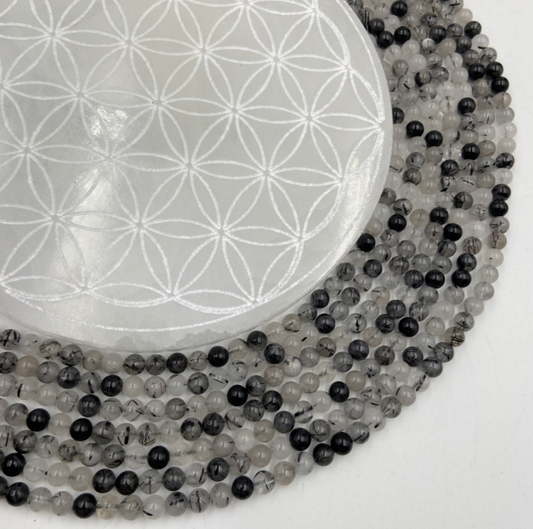 Tourmaline Noire avec cristal de roche (Quartz), perles rondes de 6 et 8 mm, vendu en : fil de perle 38/39 cm, en bracelet de 17 à 21cm, en collier de 45 ou sautoir de 60cm. Qualité AA à AAA, superbes perles naturellement cristalline !