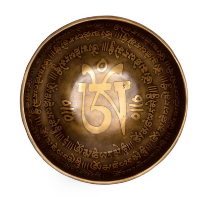 Bol avec gravure du 'Om' en fond, de 12,5 à 36 cm - ± 400 à 4200 gr. Vendu avec maillet adapté. Magnifique pièce !