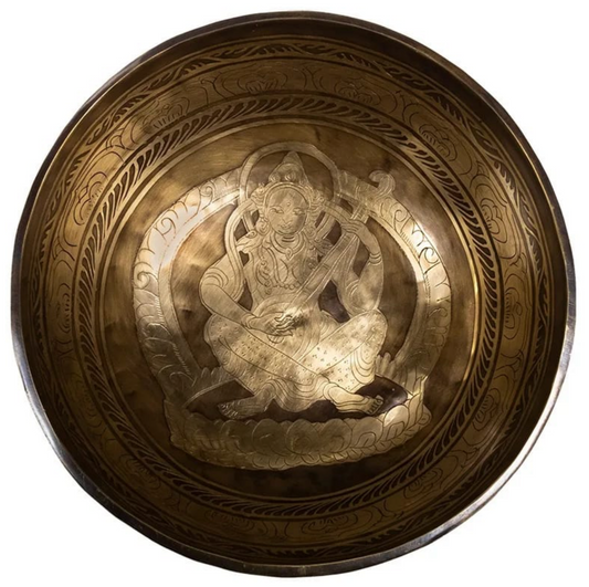 Bol avec gravure de la déesse 'Saraswati' en fond intérieur, de 27 cm - 1800 gr. Vendu avec maillet adapté. Fait main au Népal !