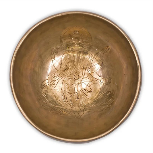 Bol avec gravure de la déesse 'Saraswati' en fond, de 12 cm - ± 500 gr. Vendu avec maillet adapté, magnifique pièce !