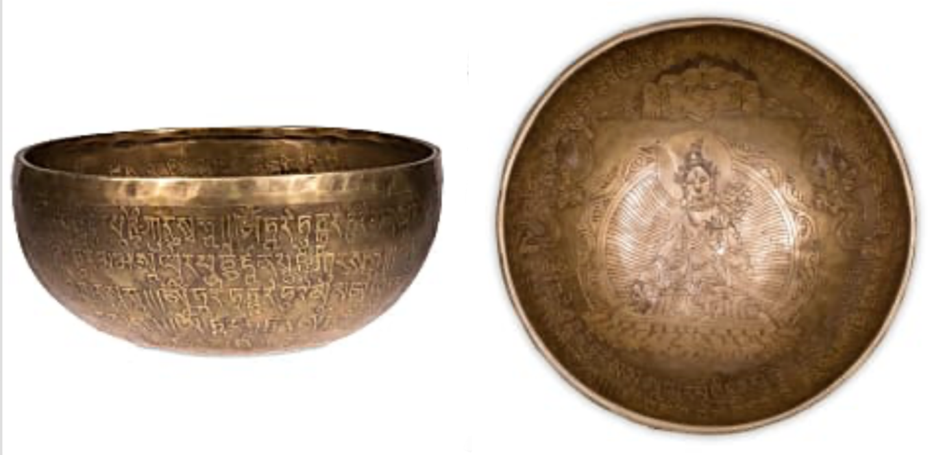Bol avec gravure de la'Tara Blanche' en fond intérieur, de 28 cm - +/- 2200 gr. Vendu avec maillet adapté, magnifique pièce du Népal