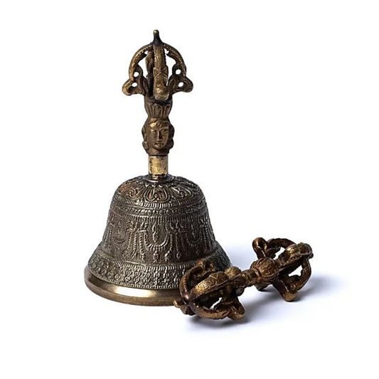 Dorje et cloche en bronze avec gravures. 3 tailles au choix de 9 à 17 cm. Très belle qualité pour ces outils sacrés !