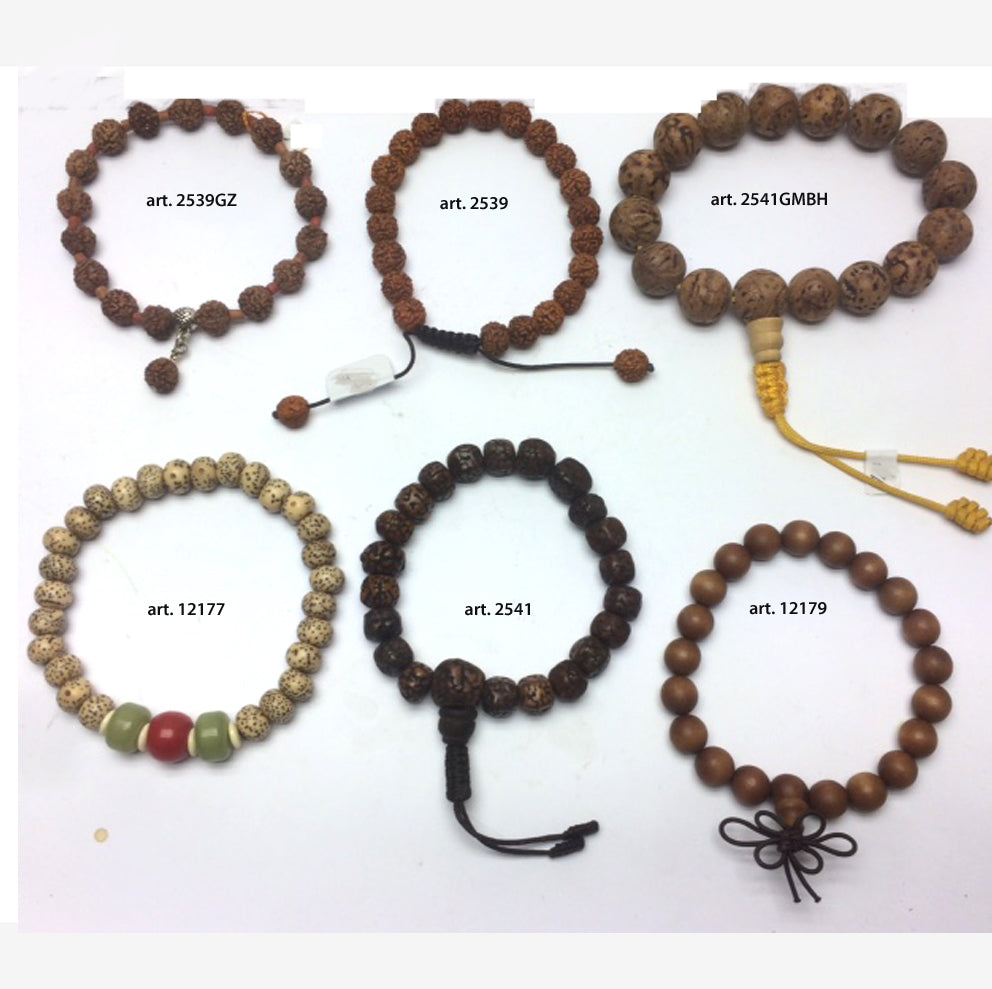 Bracelet, collection en graines ou bois, élastique avec fermeture coulissante. Belle qualité, parfait !