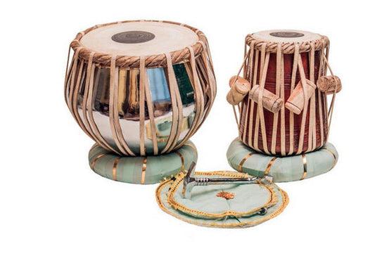 Tabla Indien traditionnel avec sac de transport, marteau et coussins. Ø Dayan: 19cm x 28cm de haut, 4,8kg/ Bayan: 30cm !
