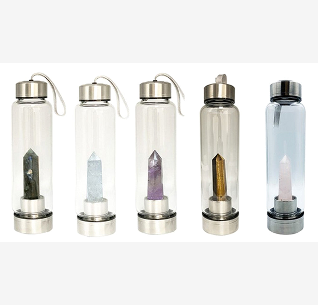 Sélection de carafes en verre et acier inoxydable de 550 ml. Pour élixir ou dynamisation de l'eau, au choix : Améthyste, Labradorite, œil de tigre ou Cristal de roche. Vendu avec housse !