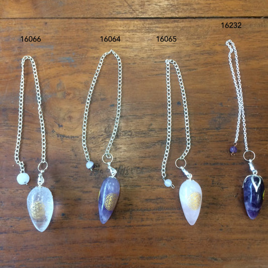 Sélection de pendules en pierre avec gravure de la fleur de vie ou Lotus, modèles au choix. Pour radiesthésie, pour professionnel ou débutant, parfait !