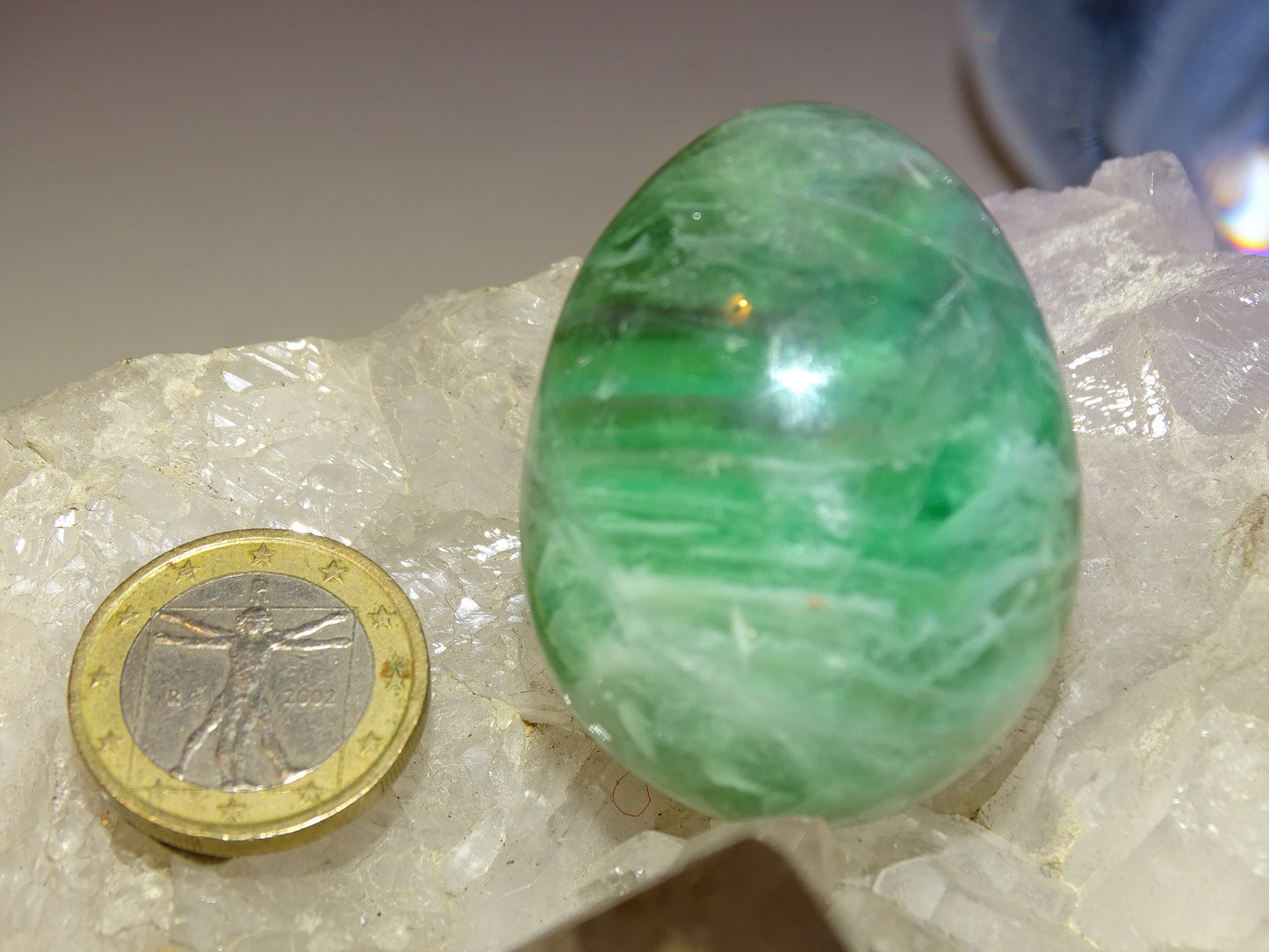 Oeuf en Fluorite de 45 millimètres x 35 mm de diamètre - 85 grammes. Très belle qualité, parfait pour une collection !