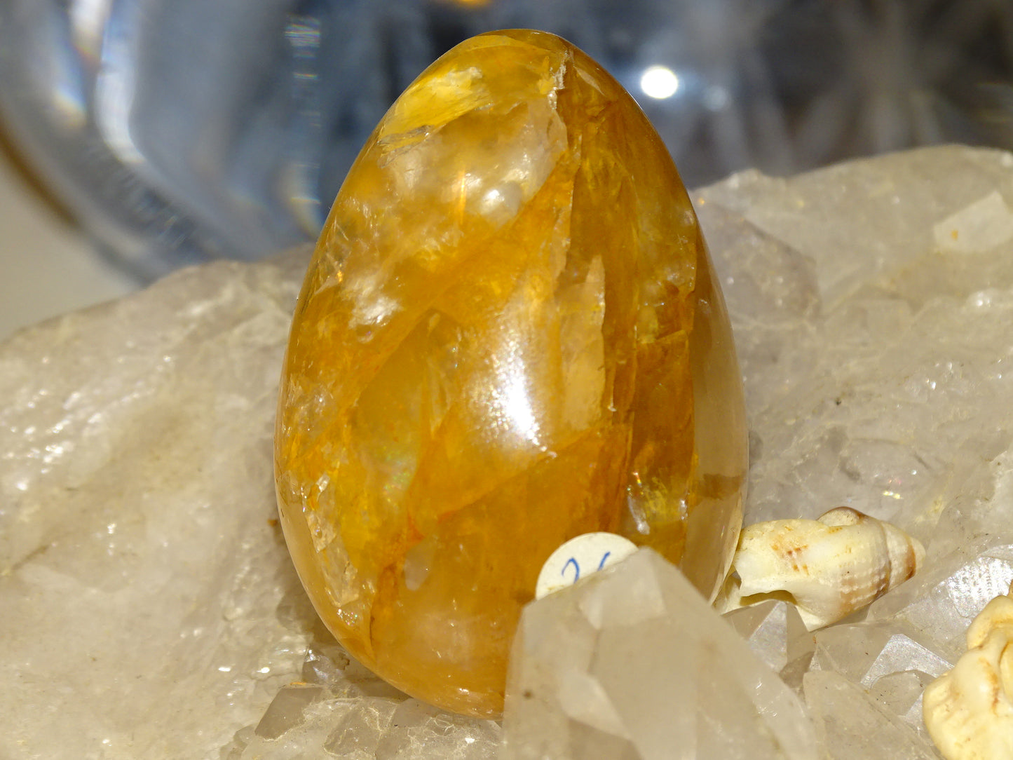 Oeuf en Calcite 'miel', de 52 millimètres de hauteur x 36 mm de diamètre, poids 87 grammes. Très belle qualité, parfait pour une collection !