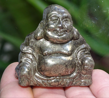 Bouddha Rieur en pyrite, fait main, taille de 50 millimètres de hauteur x 45 x 26 - très belle petite pièce d'une pierre quasi indestructible !