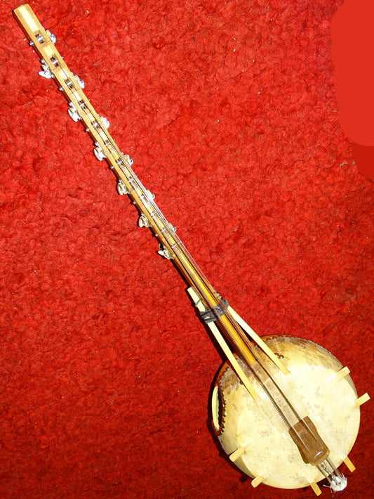 Kamélé n'Goni, 12 cordes en nylon, fait au Mali dans la tradition ! 1,10 mètres de hauteur, caisse en potiron de 35 centimètres de diamètre, la harpe Africaine !