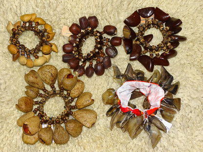 Sélection de bracelets de danses en graines, modèles au choix, fabrication artisanale, parfait pour l'accompagnement !