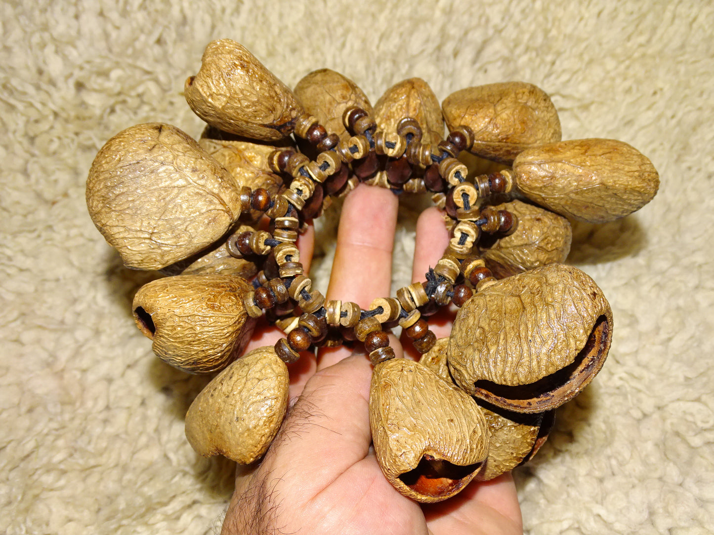 Sélection de bracelets de danses en graines, modèles au choix, fabrication artisanale, parfait pour l'accompagnement !