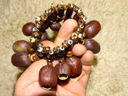 Sélection de bracelets de danses en graines, modèles au choix, fabrication artisanale, parfait pour l'accompagnement !