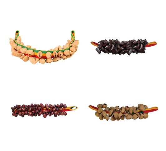 Hochets en grappes de coquilles de noix de juju (70 à 80), cousu sur un bracelet avec deux boucles - 4 graines au choix