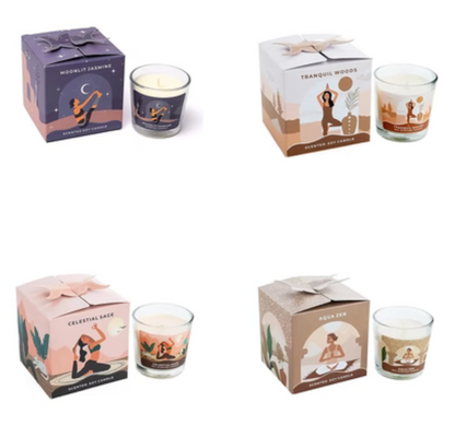 Bougie de chez 'Moonshine Yoga' (cire de soja) parfumée aux huiles essentielles naturelles. Mèche en coton pur. 5.5x6 cm - 60gr. - ± 12H de combustion.