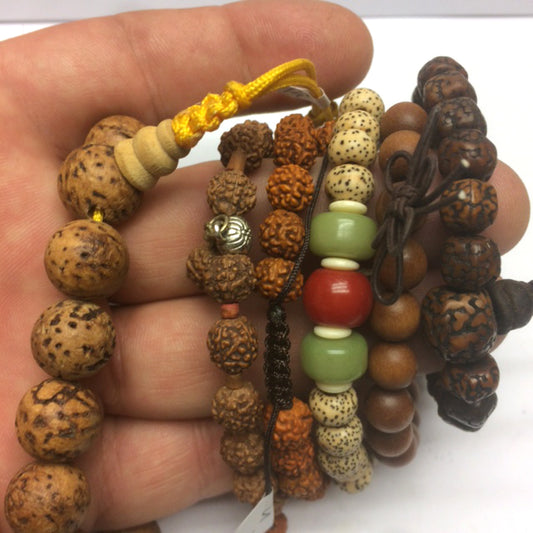 Bracelet, collection en graines ou bois, élastique avec fermeture coulissante. Belle qualité, parfait !