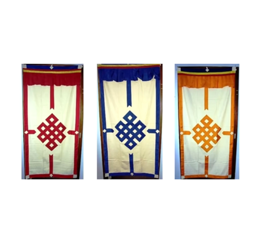 Rideaux Tibétain, 178x85 centimètres, 100% coton. Ils sont utilisés comme décorations pour l'autel, dans le "Gompa" (salle de méditation) ou à la maison.