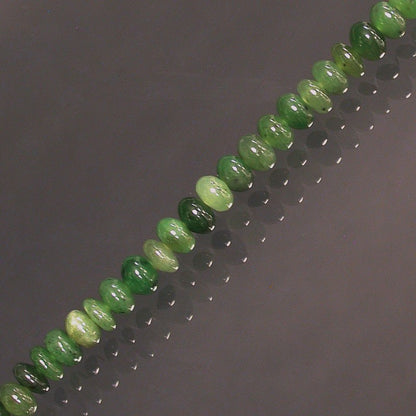 Jade Néphrite ! Collier ou bracelet en formes de 'pastilles' de 4/6 millimètres. En bracelet de 17 à 21cm, en collier de 45 ou sautoir de 60cm. Qualité AA à AAA, superbes perles !