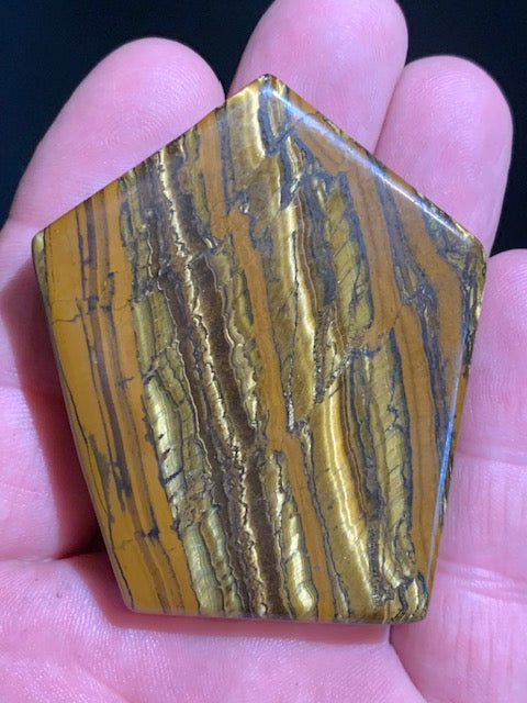 Oeil de tigre, forme libre - 65 x 52 x 12 mm - 76,7 gr.