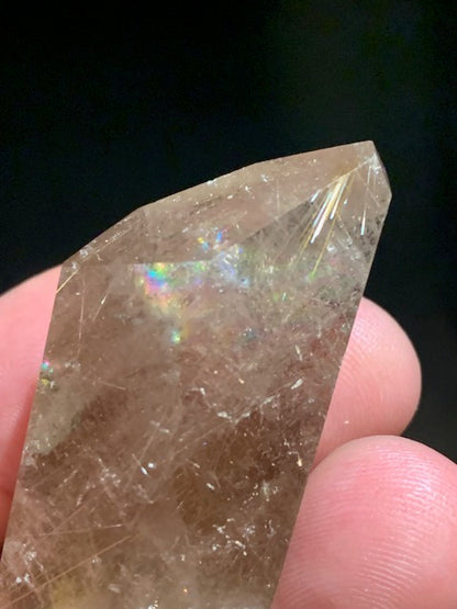 Cristal de roche fumé/ Quartz fumé, pointe jumelée de 52 x 31 x 21 mm - 38,2 gr.