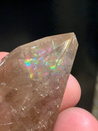 Cristal de roche fumé/ Quartz fumé, pointe jumelée de 52 x 31 x 21 mm - 38,2 gr.