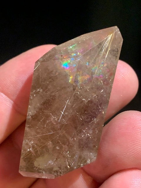 Cristal de roche fumé/ Quartz fumé, pointe jumelée de 52 x 31 x 21 mm - 38,2 gr.