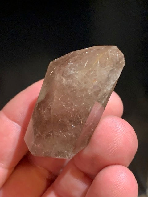 Cristal de roche fumé/ Quartz fumé, pointe jumelée de 52 x 31 x 21 mm - 38,2 gr.
