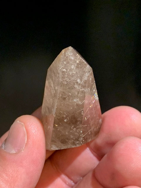 Cristal de roche fumé/ Quartz fumé, pointe jumelée de 52 x 31 x 21 mm - 38,2 gr.