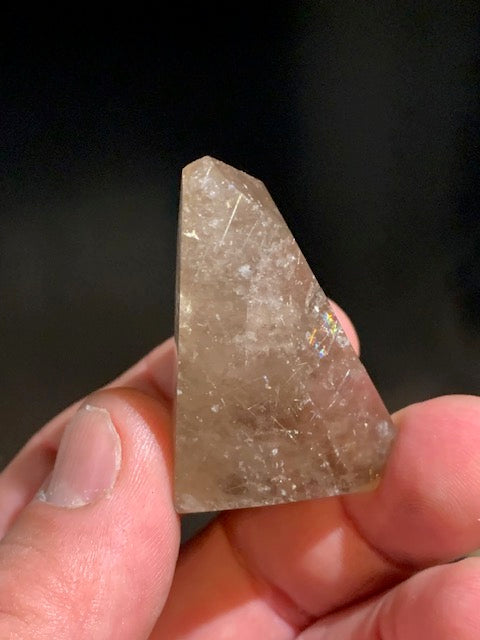 Cristal de roche fumé/ Quartz fumé, pointe jumelée de 52 x 31 x 21 mm - 38,2 gr.