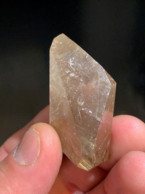 Cristal de roche fumé/ Quartz fumé, pointe jumelée de 52 x 31 x 21 mm - 38,2 gr.