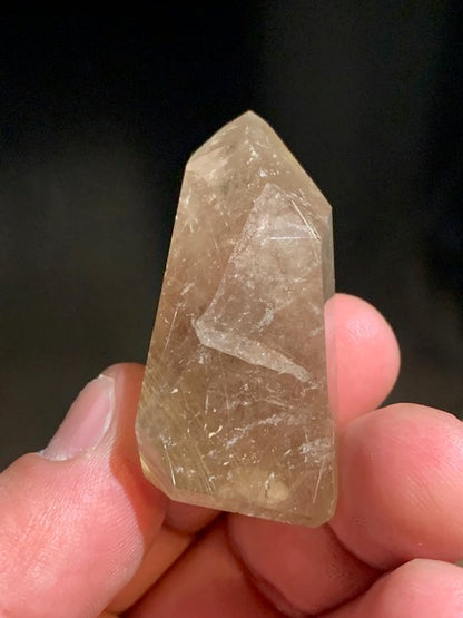 Cristal de roche fumé/ Quartz fumé, pointe jumelée de 52 x 31 x 21 mm - 38,2 gr.