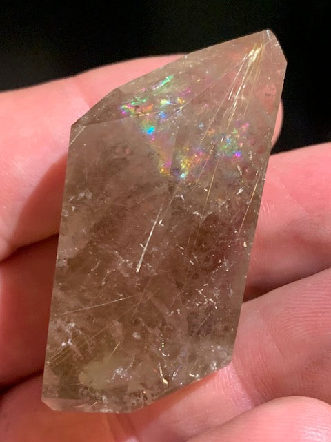 Cristal de roche fumé/ Quartz fumé, pointe jumelée de 52 x 31 x 21 mm - 38,2 gr.